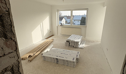 Erstbezug nach Sanierung: Helle 4-Zimmer Wohnung