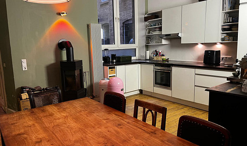 Furnished apartment in a historic building, located in the Belgian Quarter.