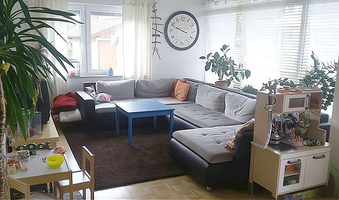 Schöne, helle  2 Zi Wohnung- mit Einbauküche, Balkon und Autostellplatz in Düsseldorf - Flingern Süd