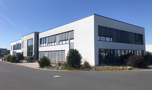 Modern, attractive office space in the Maintal-SW area, approximately 140 square meters.