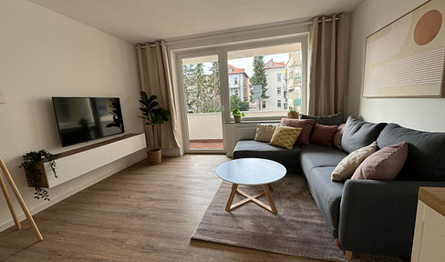 Furnished room in a shared apartment with other female students, near the university – all costs included.