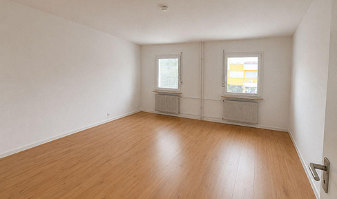 First occupancy after complete renovation: 2.5-room apartment with balcony and underground parking (+ elevator).