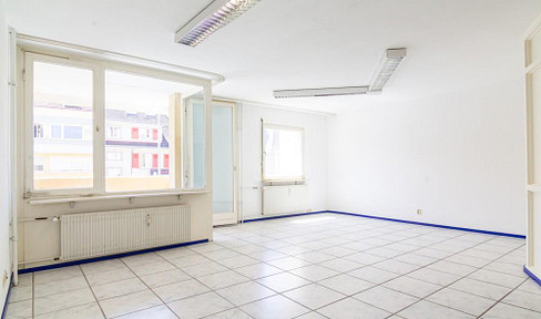 Erstbezug nach Sanierung: 2,5-Zi.-Wohnung mit Balkon im 1. OG