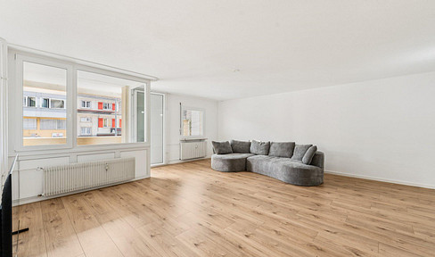 First occupancy after complete renovation: 2-room apartment with balcony and underground parking space (+ elevator).