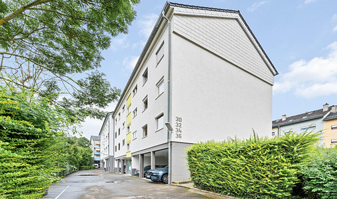 Modern 3-room apartment with a balcony, fitted kitchen, and parking space in Heilbronn.