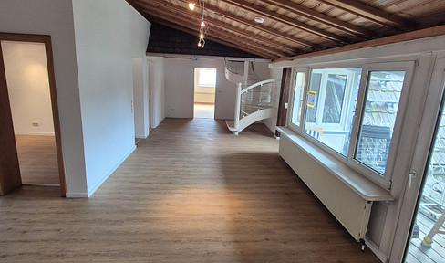 Modernized 5-room maisonette apartment in the center of Bretten.