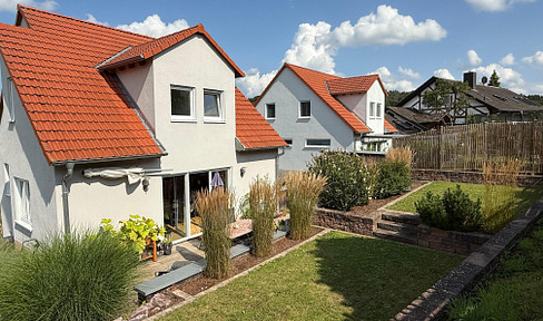 Modern, detached single-family house in Mömbris, with a separate apartment.
