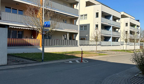 Modern, bright 2.5-room apartment with elevator and underground parking space.