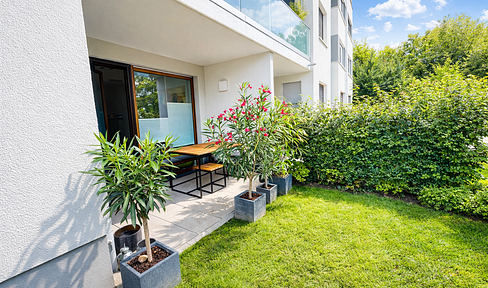 New construction - This garden apartment is also ideal for commuters to Frankfurt.