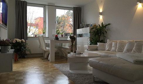 High-quality 2-room apartment with fitted kitchen and southwest-facing balcony on the 3rd floor in the city center of Augsburg. *No commission fees.