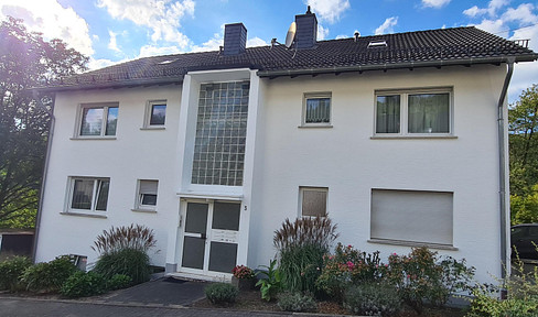 Gemütliche 2-Zimmer-Wohnung in idyllischer Lage mit Balkon und Einbauküche und Stellplatz