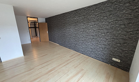 Spacious 3-room apartment (103 m²) with elevator, kitchen, and underground parking – Aalen-Wasseralfingen.