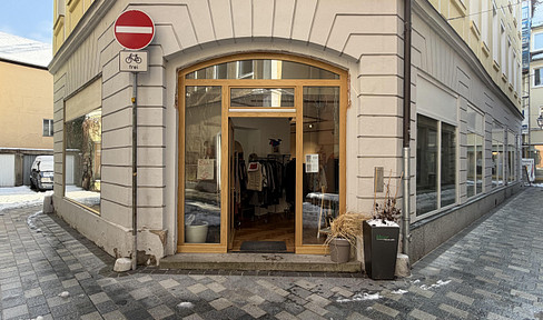 95 square meter retail space, renovated, located in the historic old town.