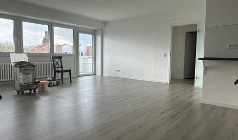 Modernisierte 2-Zimmer-Wohnung (ca. 57 m²) mit Balkon und Einbauküche - zentral in der City