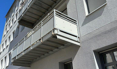 Wunderschöne sanierte 1 und 4 Zimmer Wohnung mit Fußbodenheizung und Balkon