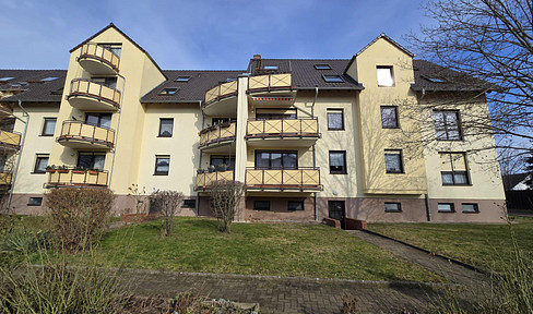 2-room apartment with a balcony overlooking greenery / renovated bathroom.