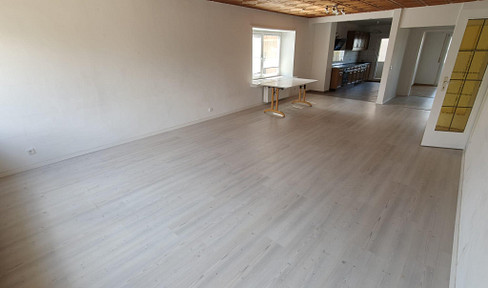 Attractive 4-room apartment with balcony in a prime location.