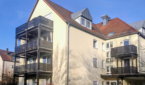 No commission: Attractive apartment with balcony and underground parking.