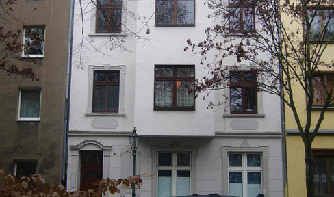 Close to Düsseldorf Central Station, 4 minutes walk.