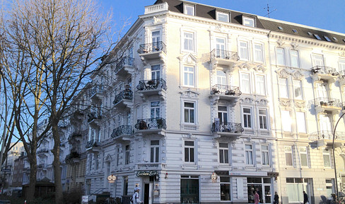 Commercial space in Eimsbüttel, suitable for a medical practice/shop or restaurant.