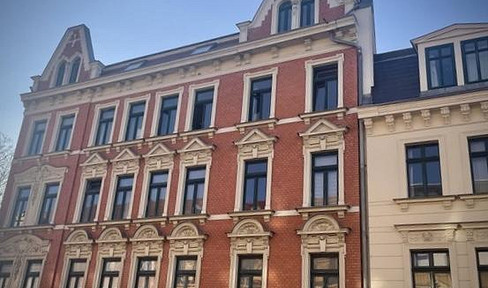 Monumental proportions: 23.3 - 4.3 - 14 = A meticulously renovated, rare investment opportunity!