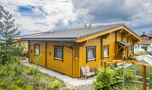 Gemütlich und Energieeffizient - Massiver Blockhaustraum für die junge Familie