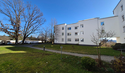 Attractive 4.5-room apartment on the ground floor, with a parking space and barrier-free access.