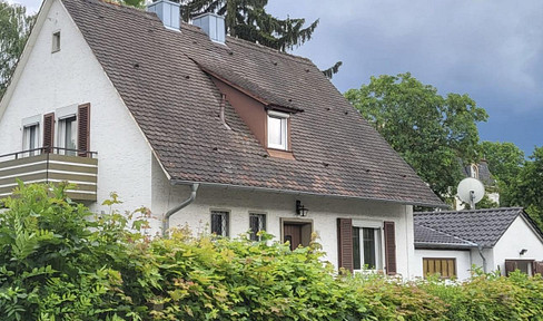 Charmantes  freistehendes Einfamilienhaus mit wunderschönen Garten