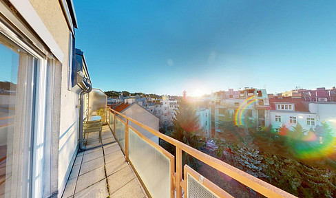 ROOFTOP APARTMENT WITH WEST-FACING TERRACE & WIDE-RANGING VIEWS OF THE GREENERY | NO COMMISSION FEES.