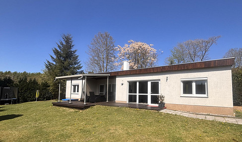 Holiday bungalow: modern, completely renovated, with a fireplace, underfloor heating, and a large garden.