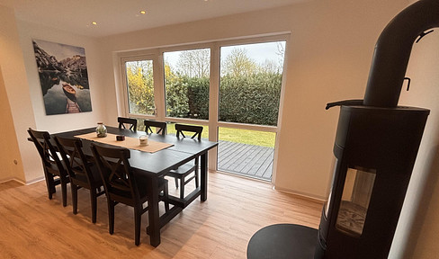 Holiday bungalow: modern, completely renovated, with a fireplace, underfloor heating, and a large plot of land.