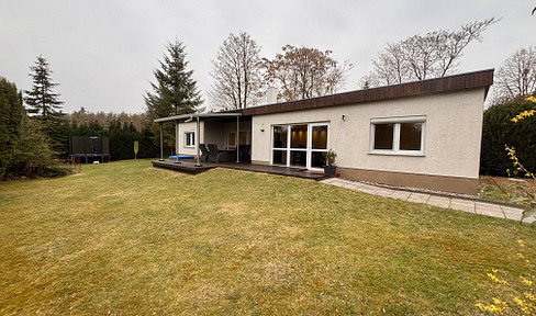 Ferienbungalow: modern, kernsaniert, mit Kamin, Fußbodenheizung & großem Grundstück