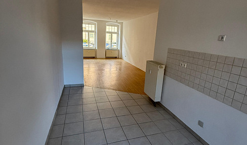 2-room apartment with a bathroom featuring natural light.