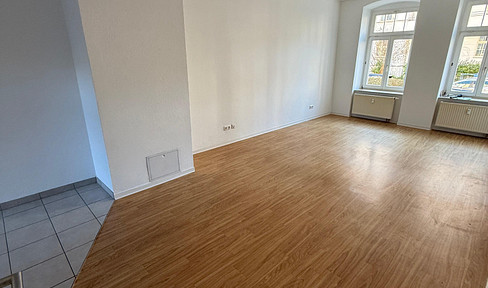 2-room apartment with a bathroom featuring natural light.