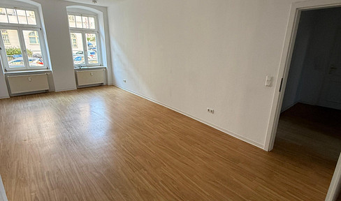 2-room apartment with a bathroom featuring natural light.