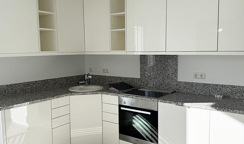 +TOP+ Spacious 4-room apartment with balcony, ideal as a long-term investment.