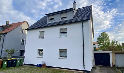 3-family house, suitable for investment or as a multi-generational home, located in a residential area.