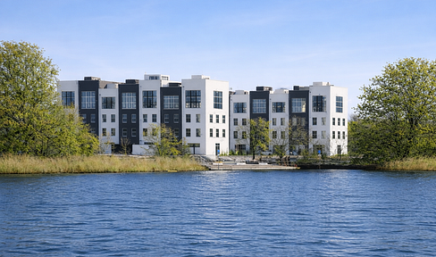 Exklusives Reihenmittelhaus in Wasserlage – frisch renoviert