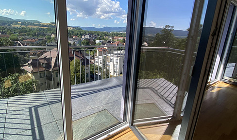 Modern 3-room apartment with a balcony, elevator, and panoramic views over Rudolstadt.