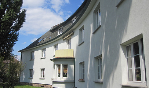 Charming 3-room apartment on the 1st floor with a view of the greenery.