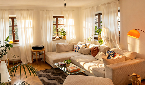 Coliving space for professionals, located in a former liqueur factory, with a rooftop terrace, in the historic city center.