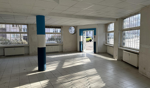 Versatile space: 110 m² retail space/office/clinic in the southeastern district of Essen – with new windows!