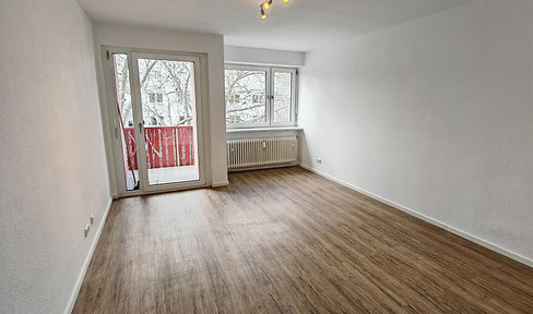 Modernized 1-bedroom apartment with bathroom in Frankfurt-Sachsenhausen.