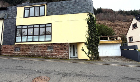 Modern, spacious, and versatile house with a garage, located in Kordel.