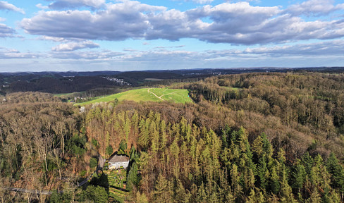 Freistehendes Einfamilienhaus in Alleinlage mit Panoramablick im Wald