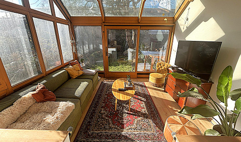 Live like you're at home: Completely modernized with a conservatory and 115 m² of your own garden!