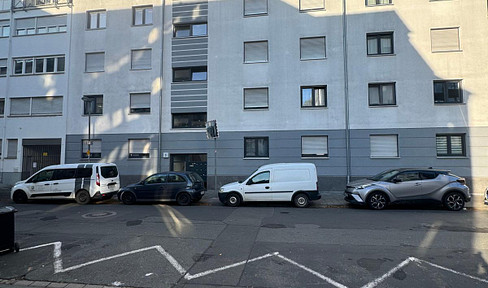 APARTMENTS AVAILABLE DIRECTLY FROM THE OWNER: Several 3-room and 4-room apartments are available in the city center of Offenbach.