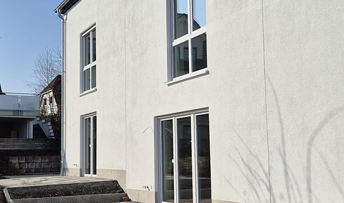 Neubau-Reihenhaus mit Terrasse – 140 m² Familienhaus mit sehr niedrigen Energiekosten (EH-40 + PV)