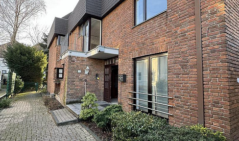 Spacious ground-floor apartment with a garden, located in a quiet area of Schildgen.