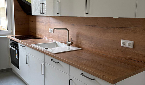 Hochwertig sanierte 2-Zimmer-Wohnung (Erstbezug) mit Balkon und neuer Einbauküche